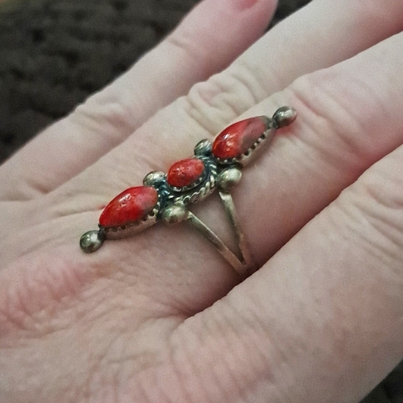 Red Coral Set In 925 Sterling Silver Ring - Picture 2 of 4